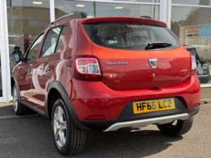 2016 Dacia Sandero Stepway 0.9 Tce Laureate Euro 6 (s/s) 5dr in Red — image 2