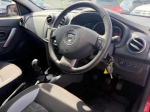 2016 Dacia Sandero Stepway 0.9 Tce Laureate Euro 6 (s/s) 5dr in Red — image 3