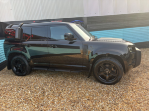 2022 Land Rover Defender 110 3.0 D250 Mhev Se Hard Top SUV 5dr Diesel Auto 4WD Mwb Euro 6 (s/s) (250 Ps) in Black — image 3
