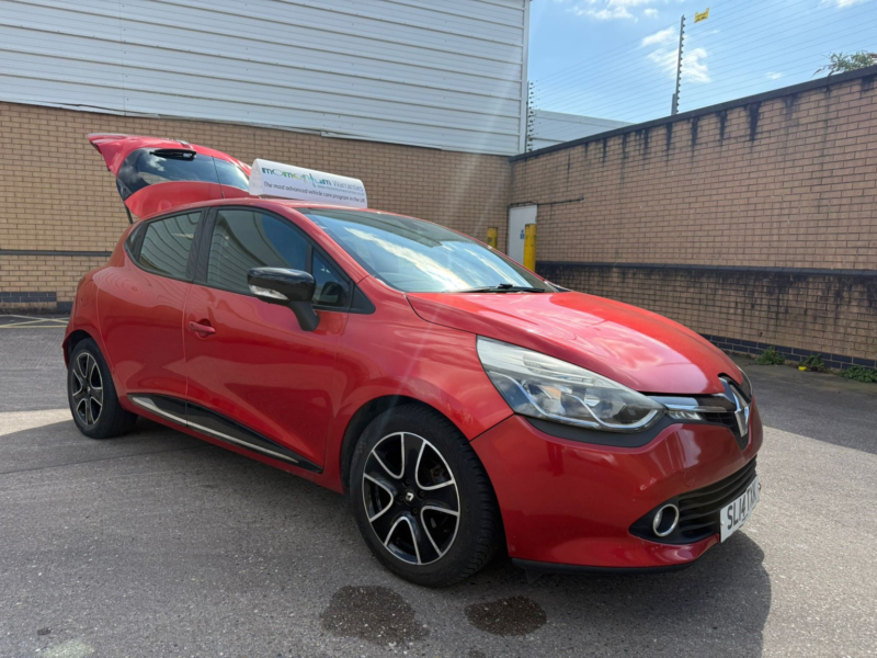 2014 Renault Clio 1.2 Dynamique Medianav 1.2 16v 75 in Red — image 1