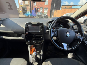 2014 Renault Clio 1.2 Dynamique Medianav 1.2 16v 75 in Red — image 6