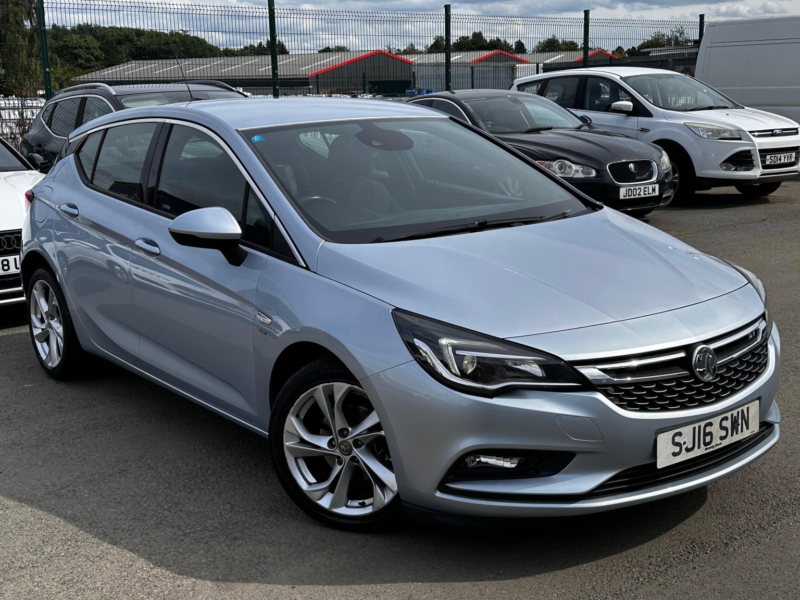 2016 Vauxhall Astra 1.6 Cdti Ecotec Blueinjection Sri in Silver — image 1