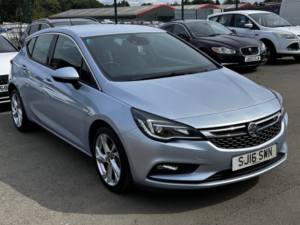 2016 Vauxhall Astra 1.6 Cdti Ecotec Blueinjection Sri in Silver — image 4