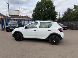 2015 Dacia Sandero Stepway 0.9 Tce Laureate Euro 5 5dr in White — image 4