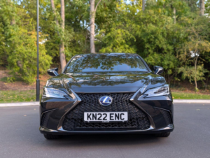 2022 Lexus Es 2.5 300h F Sport E-CVT Euro 6 (s/s) 4dr in Black — image 2