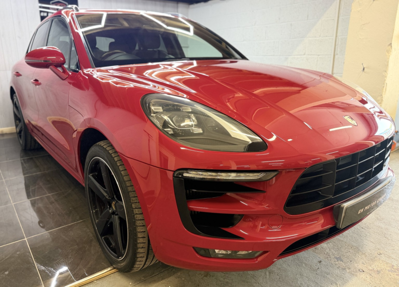 2017 Porsche Macan 3.0 T V6 Gts in Red — image 1