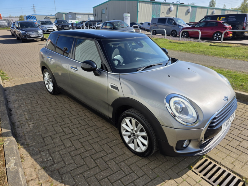 2018 MINI Clubman 1.5 Clubman Cooper in Silver — image 1