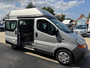 2003 Renault Trafic Loisirs 12 Camping-Car Camper Van Lhd Left Hand Drive in Silver — image 5