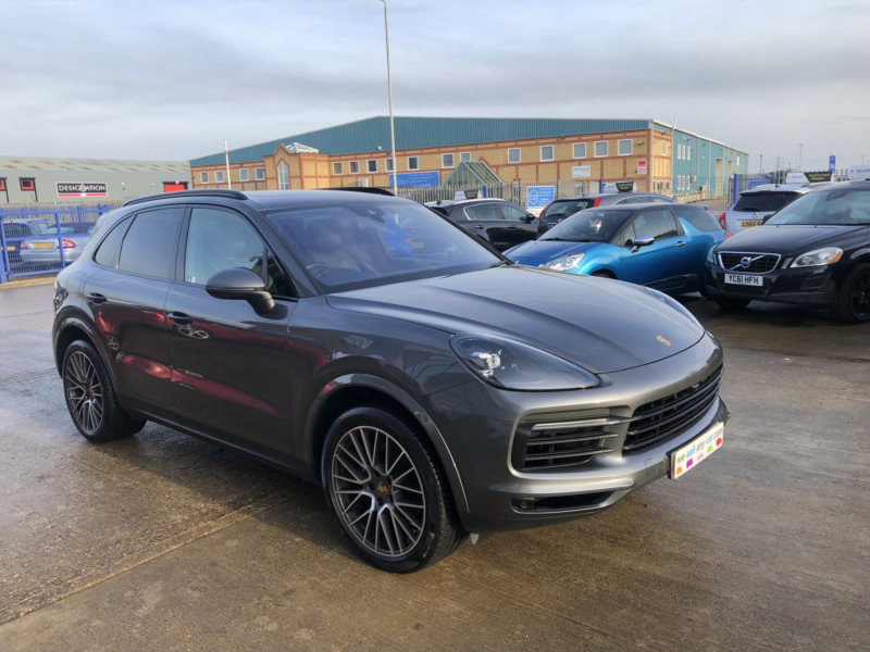 2021 Porsche Cayenne 3.0 T V6 in Grey — image 1