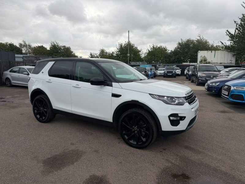 2017 Land Rover Discovery Sport 2.0 Td4 Hse Black Auto 4WD Euro 6 (s/s) 5dr in White — image 1