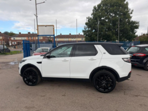 2017 Land Rover Discovery Sport 2.0 Td4 Hse Black Auto 4WD Euro 6 (s/s) 5dr in White — image 4
