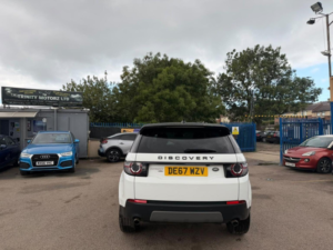 2017 Land Rover Discovery Sport 2.0 Td4 Hse Black Auto 4WD Euro 6 (s/s) 5dr in White — image 5