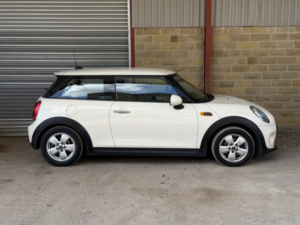 2014 MINI Hatch 1.2 One 3-Door Hatch in White — image 4