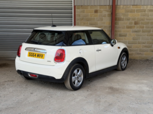 2014 MINI Hatch 1.2 One 3-Door Hatch in White — image 5