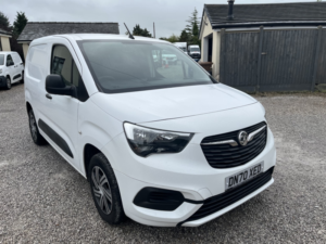 2020 Vauxhall Combo 1.5 Turbo D 2000 Sportive in White — image 2