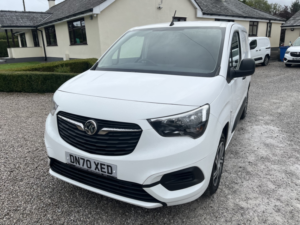 2020 Vauxhall Combo 1.5 Turbo D 2000 Sportive in White — image 4