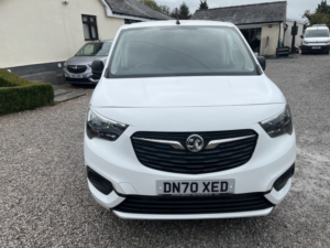 2020 Vauxhall Combo 1.5 Turbo D 2000 Sportive in White — image 5