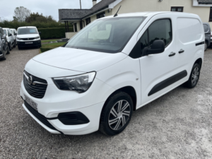 2020 Vauxhall Combo 1.5 Turbo D 2000 Sportive in White — image 6