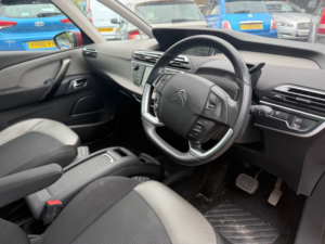 2014 Citroen Grand C4 Picasso 1.6 E-Hdi Airdream Exclusive+ MPV 5dr Diesel Etg6 Euro 5 (s/s) (115 Ps) in Red — image 5