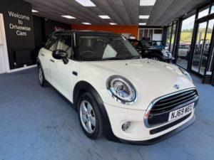 2019 MINI Hatch 1.5 Cooper Classic Euro 6 (s/s) 5dr in White — image 3