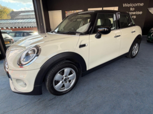 2019 MINI Hatch 1.5 Cooper Classic Euro 6 (s/s) 5dr in White — image 5