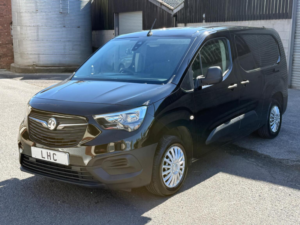 2022 Vauxhall Combo 1.5 Turbo D 2300 Dynamic Crew Van L2 Euro 6 4dr in Black — image 6