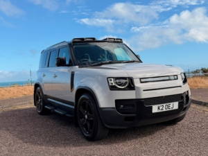 2020 Land Rover Defender 110 2.0 Sd4 Se in Silver — image 2