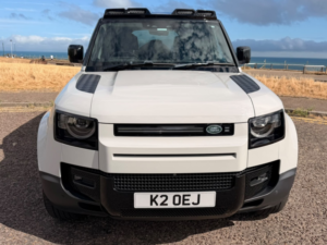 2020 Land Rover Defender 110 2.0 Sd4 Se in Silver — image 4