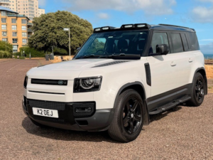 2020 Land Rover Defender 110 2.0 Sd4 Se in Silver — image 6