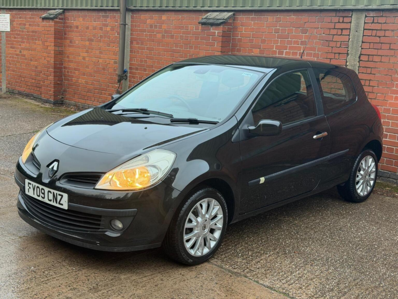 2009 Renault Clio 1.2 16v Dynamique 3dr in Black — image 1