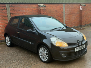 2009 Renault Clio 1.2 16v Dynamique 3dr in Black — image 2
