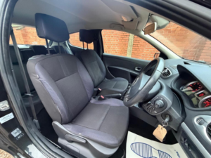 2009 Renault Clio 1.2 16v Dynamique 3dr in Black — image 3