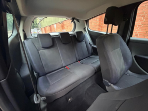 2009 Renault Clio 1.2 16v Dynamique 3dr in Black — image 4