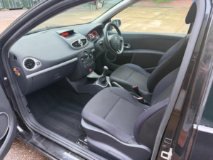 2009 Renault Clio 1.2 16v Dynamique 3dr in Black — image 6