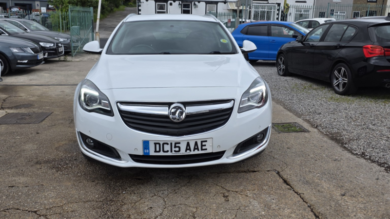 2015 Vauxhall Insignia 2.0 Cdti Sri in White — image 1