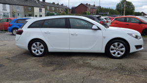 2015 Vauxhall Insignia 2.0 Cdti Sri in White — image 4