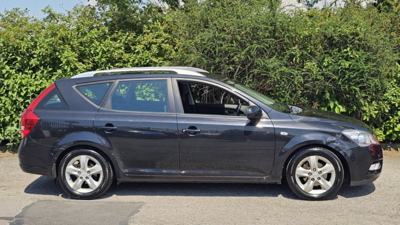 2010 Kia Ceed 1.6 2 in Black — image 1
