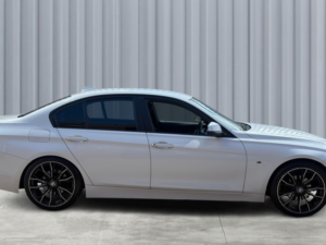 2012 BMW 3 Series 2.0 320d Efficient Dynamics in White — image 2