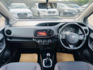 2015 Toyota Yaris 1.33 Dual Vvt-I Sport Euro 5 5dr Euro 5 in White — image 3