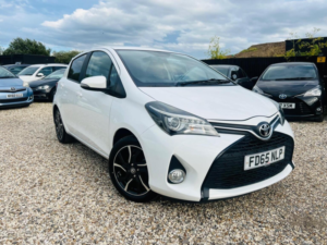 2015 Toyota Yaris 1.33 Dual Vvt-I Sport Euro 5 5dr Euro 5 in White — image 4