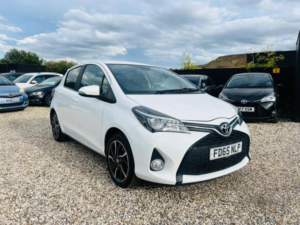 2015 Toyota Yaris 1.33 Dual Vvt-I Sport Euro 5 5dr Euro 5 in White — image 6