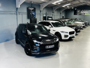 2019 Land Rover Range Rover Evoque 2.0 D180 R-Dynamic S in Black — image 5