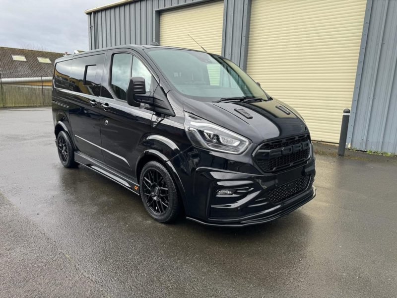2024 Ford Transit Custom 2.0 Transit Custom Gt Crew Van 300 L1 2.0l Ecoblue 170ps Fwd 6 Speed Manual in Black — image 1