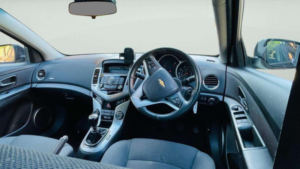 2012 Chevrolet Cruze 1.6 Lt Euro 5 5dr in Black — image 4