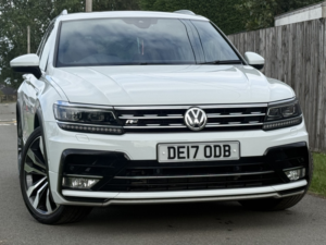 2017 Volkswagen Tiguan 2.0 Tdi Bluemotion Tech R-Line in White — image 2