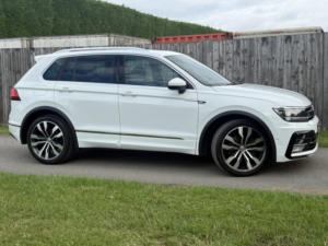 2017 Volkswagen Tiguan 2.0 Tdi Bluemotion Tech R-Line in White — image 4