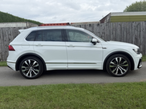 2017 Volkswagen Tiguan 2.0 Tdi Bluemotion Tech R-Line in White — image 6
