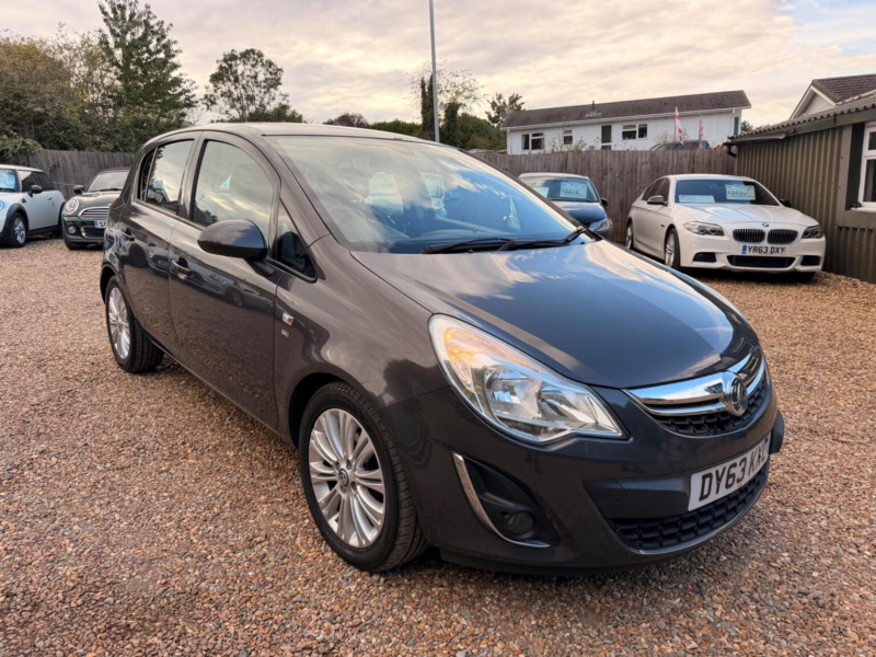 2013 Vauxhall Corsa 1.4 16v Se Euro 5 5dr in Grey — image 1
