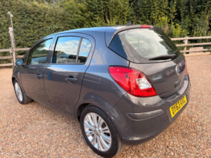 2013 Vauxhall Corsa 1.4 16v Se Euro 5 5dr in Grey — image 5