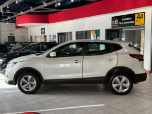 2020 Nissan Qashqai 1.5 Dci Acenta Premium in White — image 6